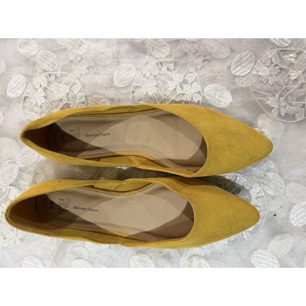 Time and Tru Yellow Pointed Toe Memory Foam Slip-On Flats Leather 9W - Picture 2 of 5